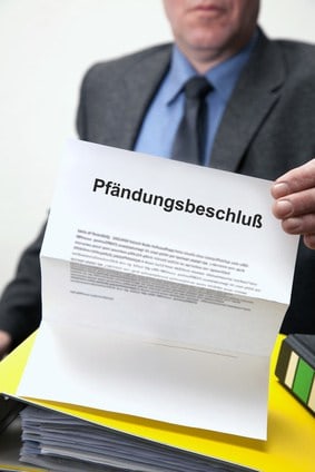 Haben Sie einen Pfändungsbescheid in der Post und brauchen Hilfe? Rufen Sie uns an unter 089 255 47 152